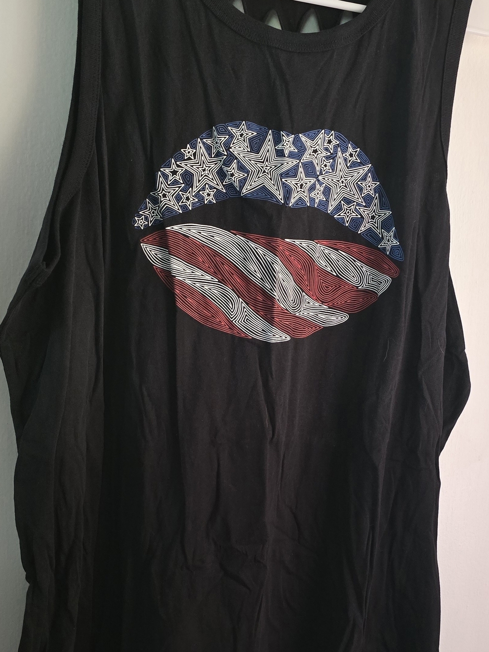 *NWT* torrid Black Graphic Patriotic Lips Tank With Shredded Back
